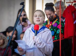 Foto von Vorbild Greta Thunberg bei einer Rede über Klimaschutz.