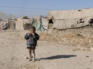 Ein syrisches Flüchtlingskind in einem Geflüchtetenlager