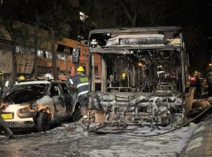 Ein ausgebrannter Bus in Israel