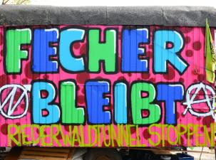 Ein Bauwagen mit dem Spruch: Fechter bleibt