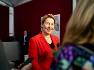 Franziska Giffey bei einer Pressekonferenz