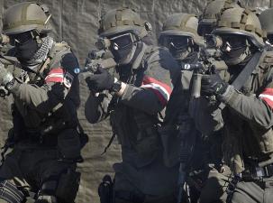 Soldaten des Jägerbataillons 25 während einer Gefechtsvorführung.