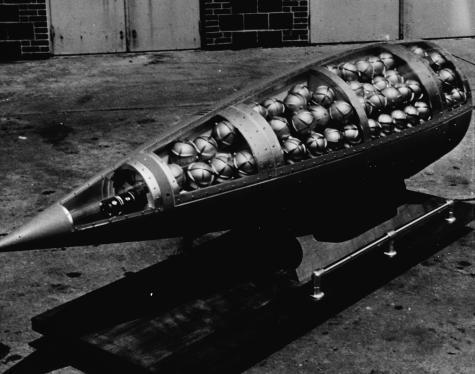 EIne Streubombe mit mehreren Sprengkörpern