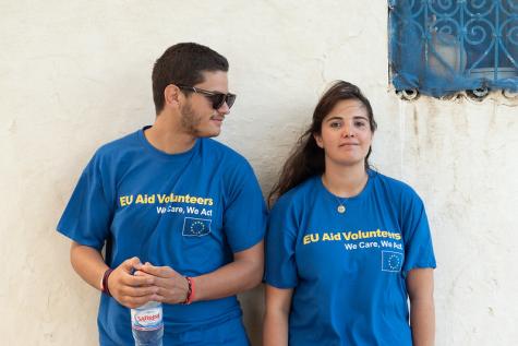 Zwei Freiwillige einer EU NGO 