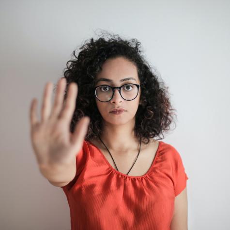 Mädchen mit Hand 