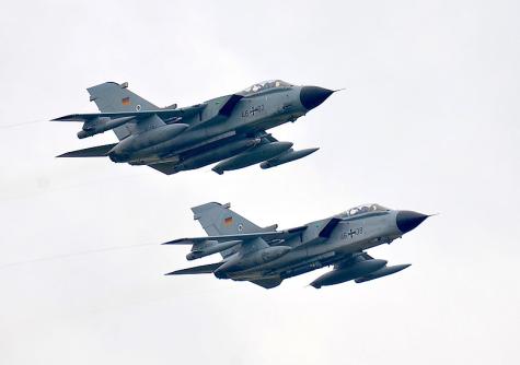 Zwei deutsche Kampfjets des Typs Tornado