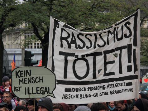 Eine Demo gegen Abschiebungen und für faire Asylverfahren